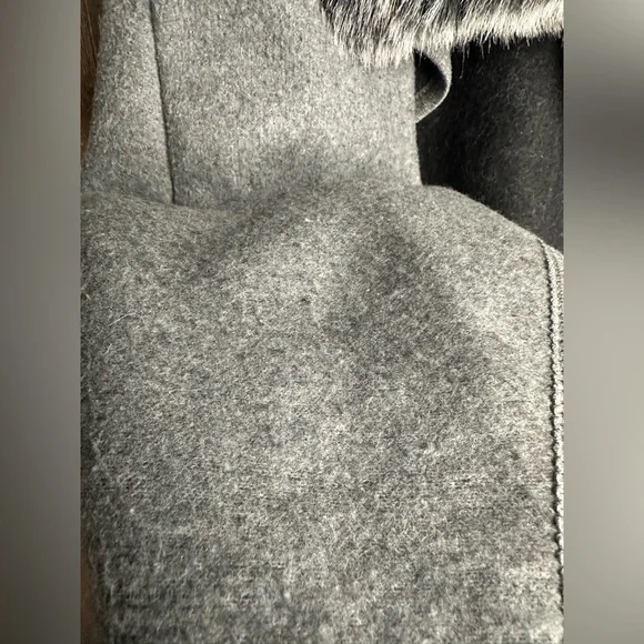 Sioni•size S/M•Shawl Vest•Faux-Fur Collar Size - Picture 7 of 8